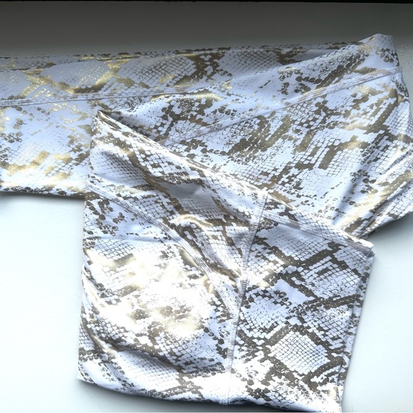 Fabletics Set: Legging + Sports Bra | White with Gold Foil - Picture 6 of 6